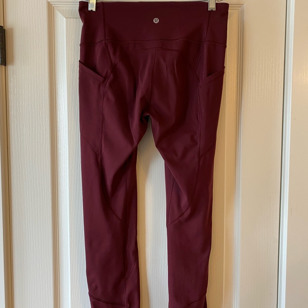 Lululemon women’s leggings 7/8 with pockets. Mid to high waist